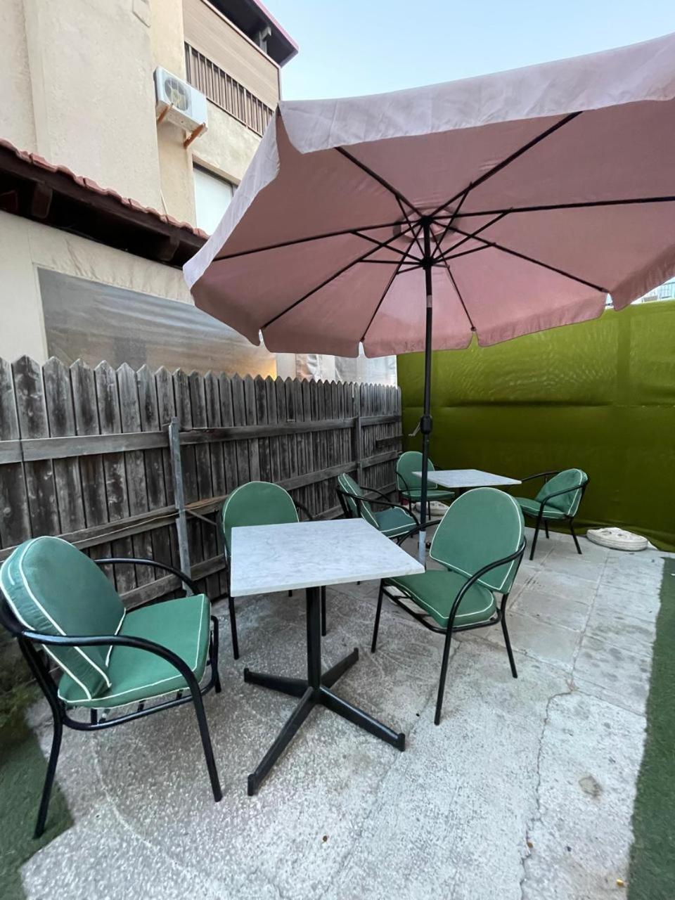 Premium Hostel Marina Paphos Luaran gambar